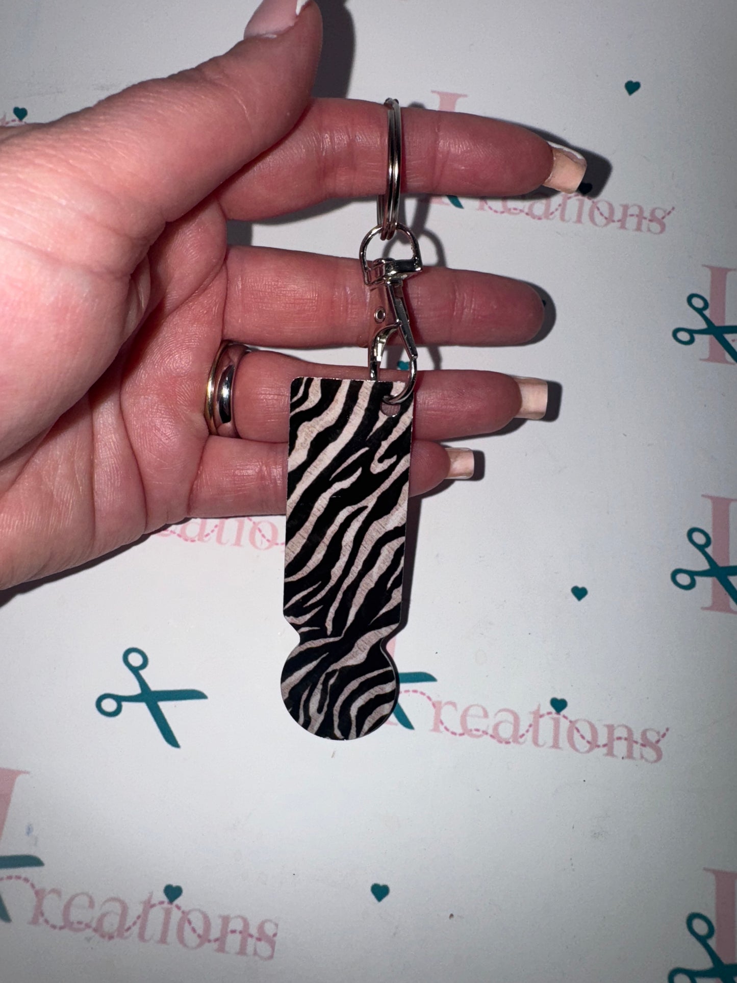 Black & white leopard design Trolley Keychain 🖤🤍