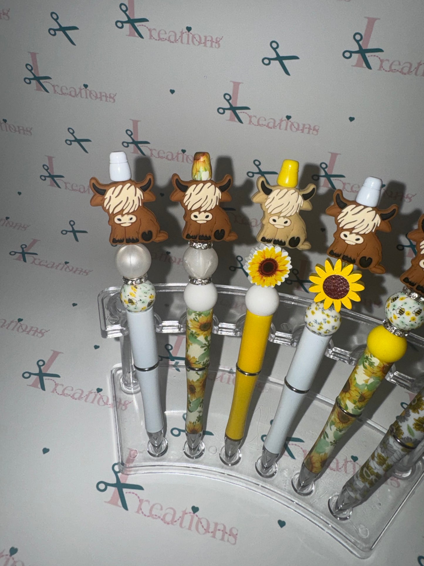 Highland Cow Mystery Pen