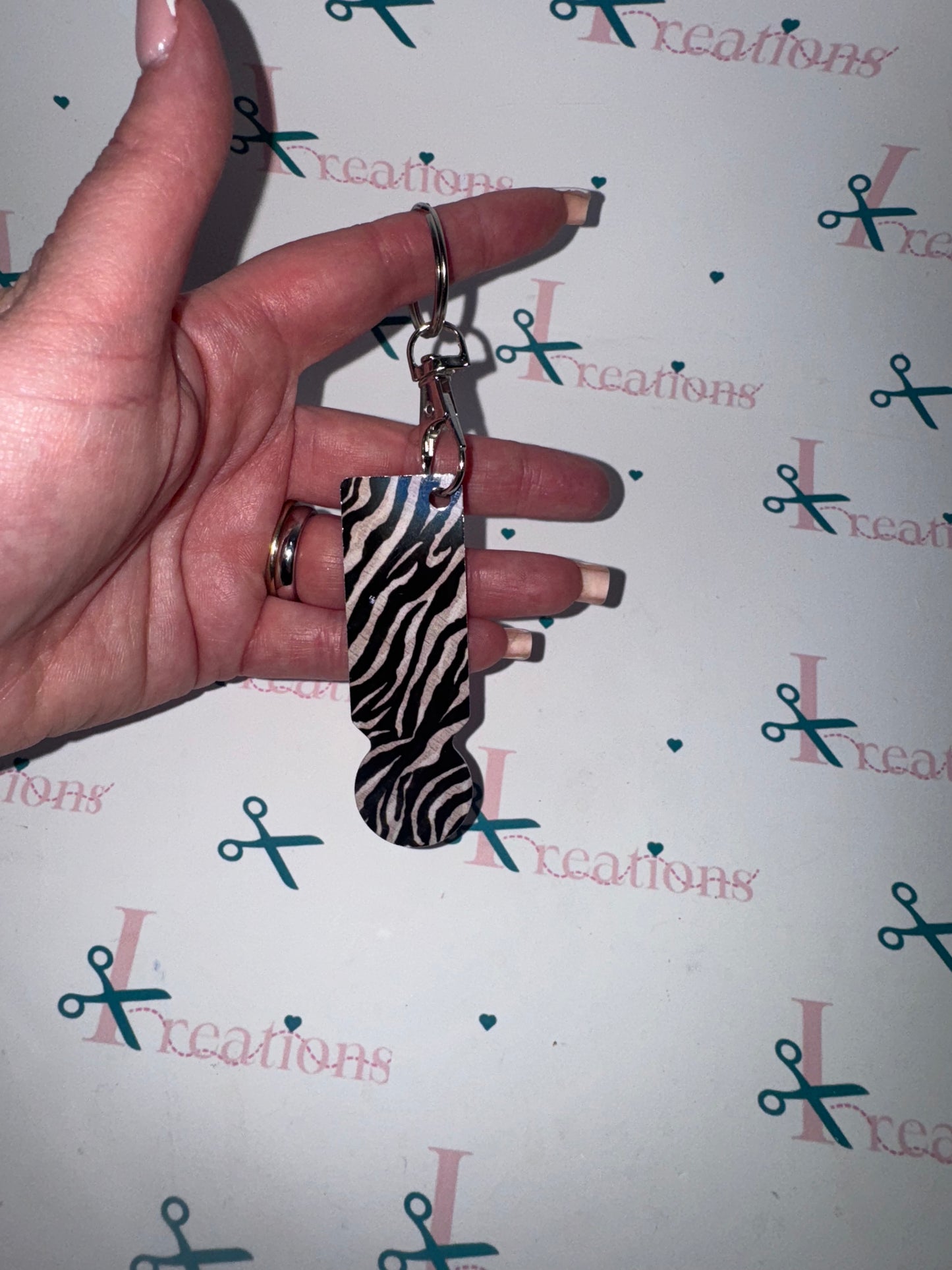 Black & white leopard design Trolley Keychain 🖤🤍