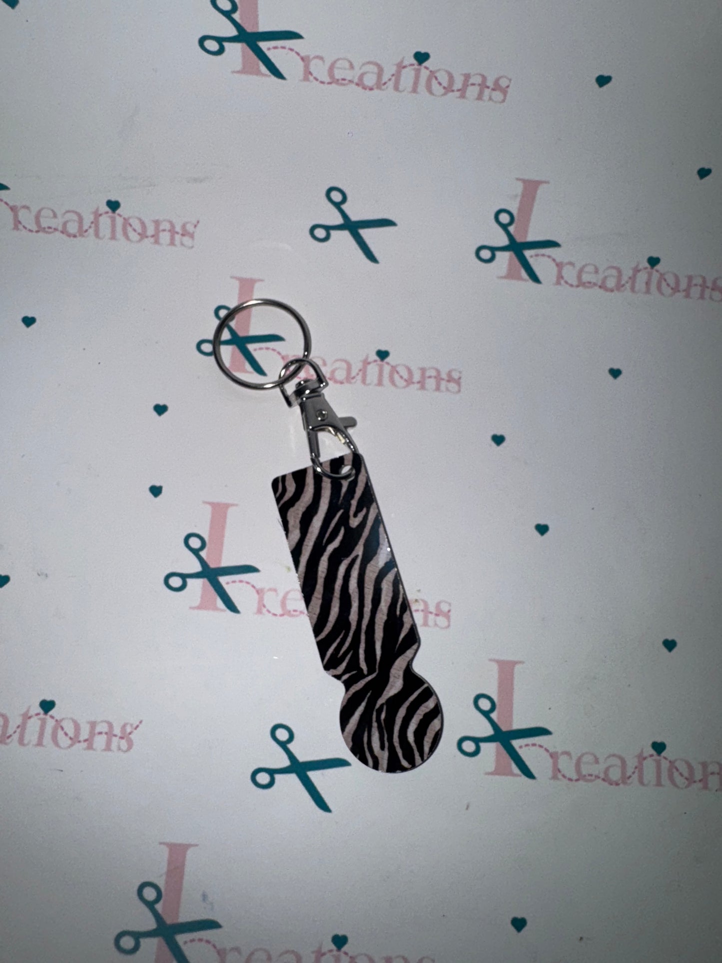 Black & white leopard design Trolley Keychain 🖤🤍