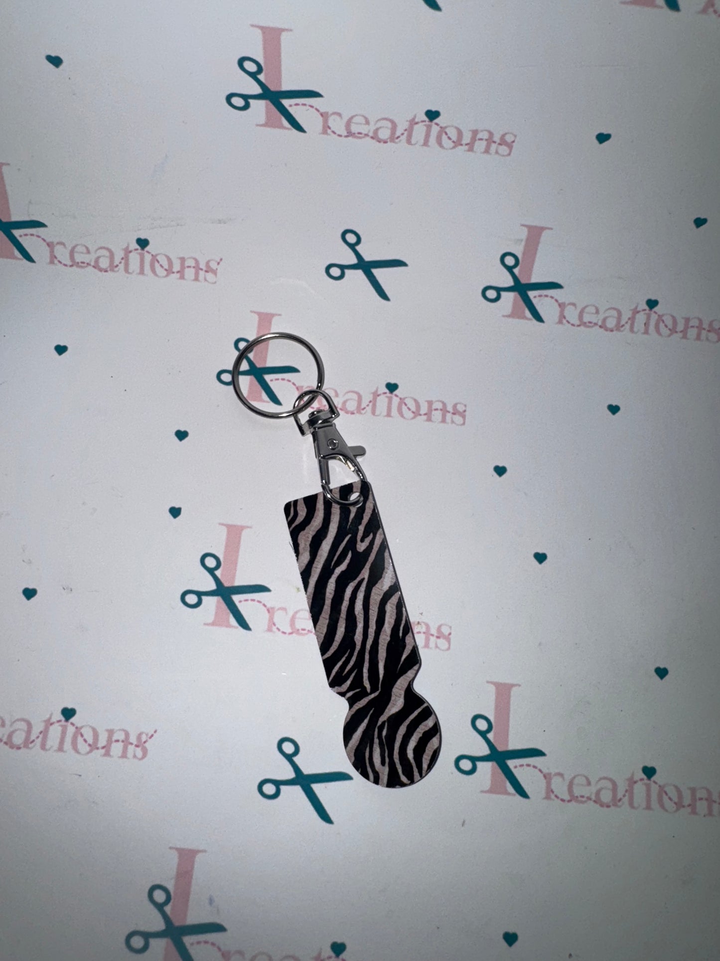 Black & white leopard design Trolley Keychain 🖤🤍